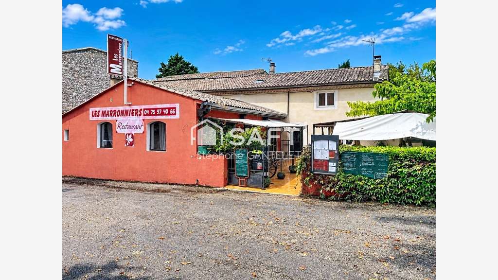 Murs commerciaux au cœur de Saint-Remèze