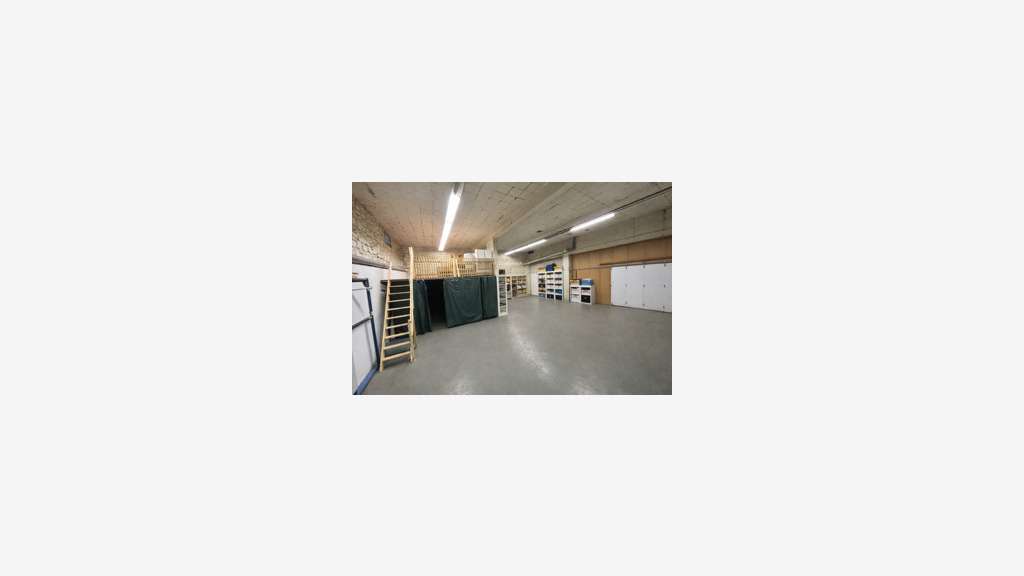 AV garage/hangar sécurisé140m² Brest centre ville
