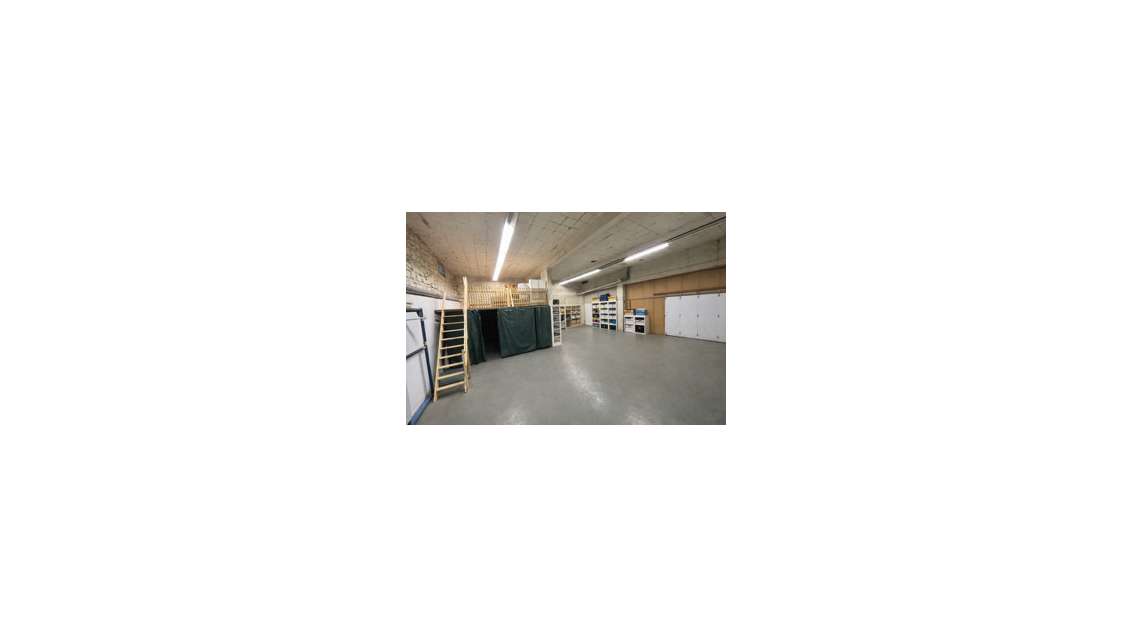 AV garage/hangar sécurisé140m² Brest centre ville