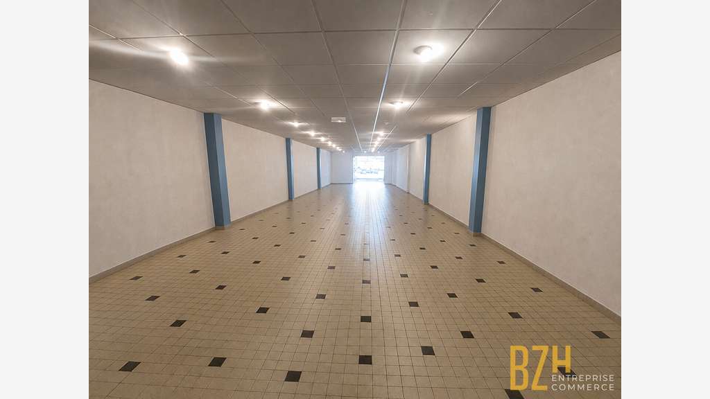 A VENDRE - LOCAL COMMERCIAL 450 m² - QUIMPERLE