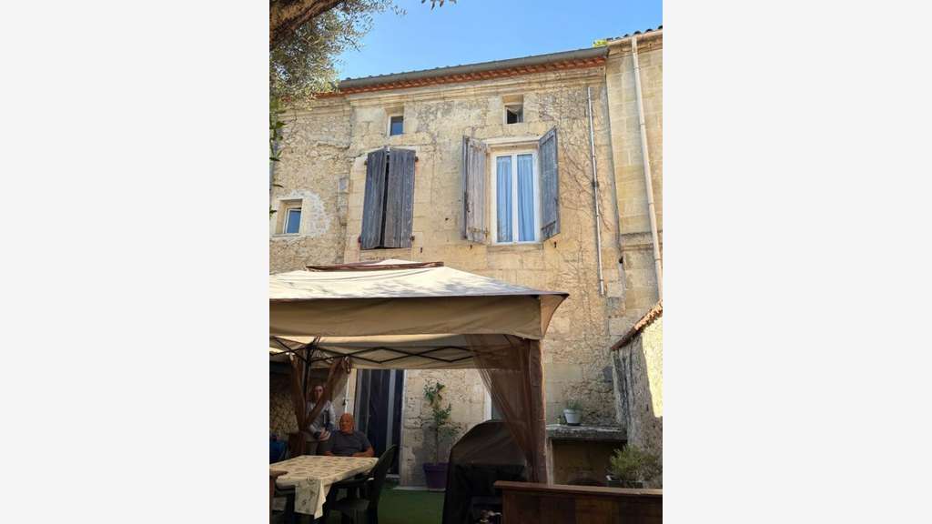 Vente immeuble mixte au centre de Rauzan
