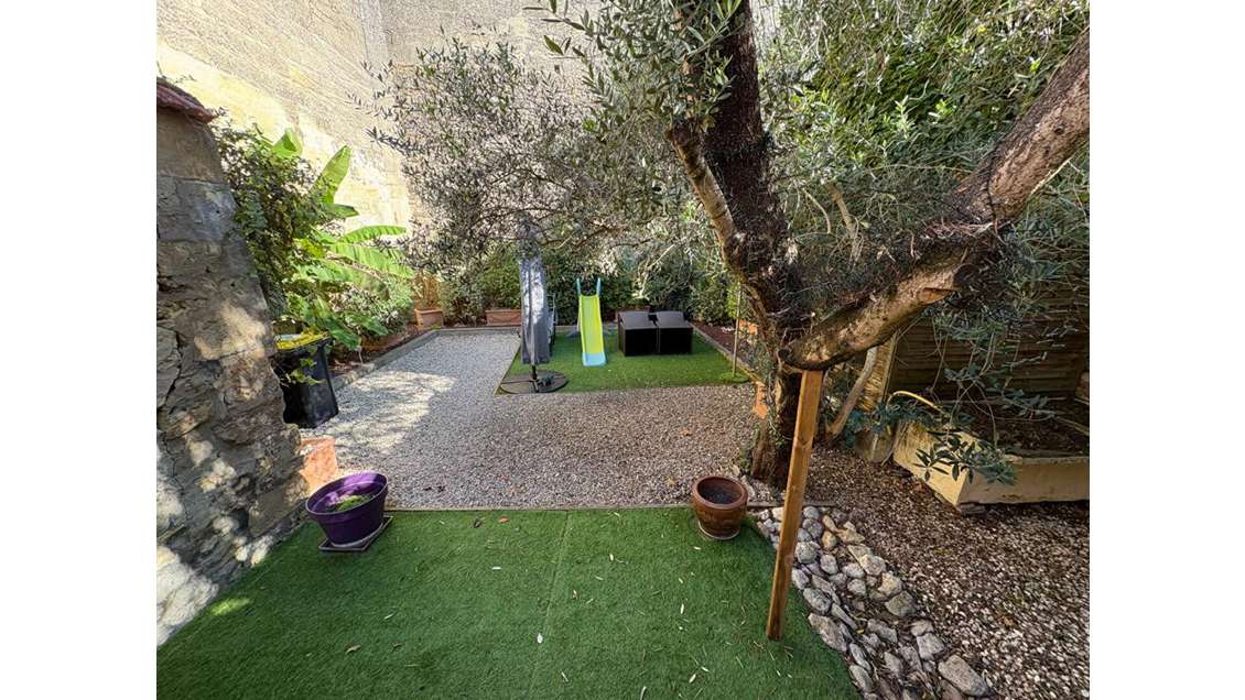 Vente immeuble mixte au centre de Rauzan