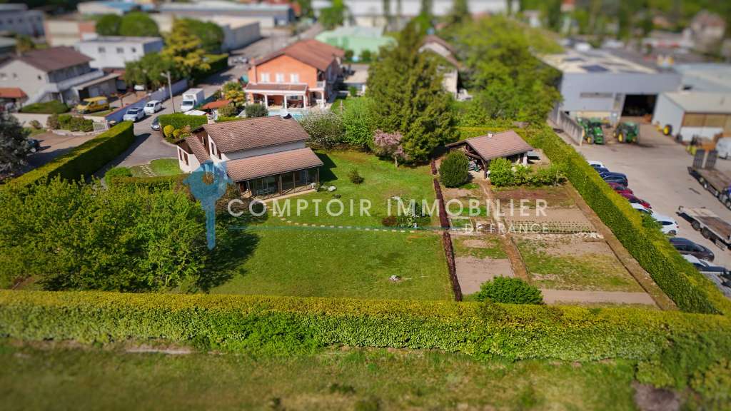 A vendre ténement immobilier 170m² en ZI à Renage