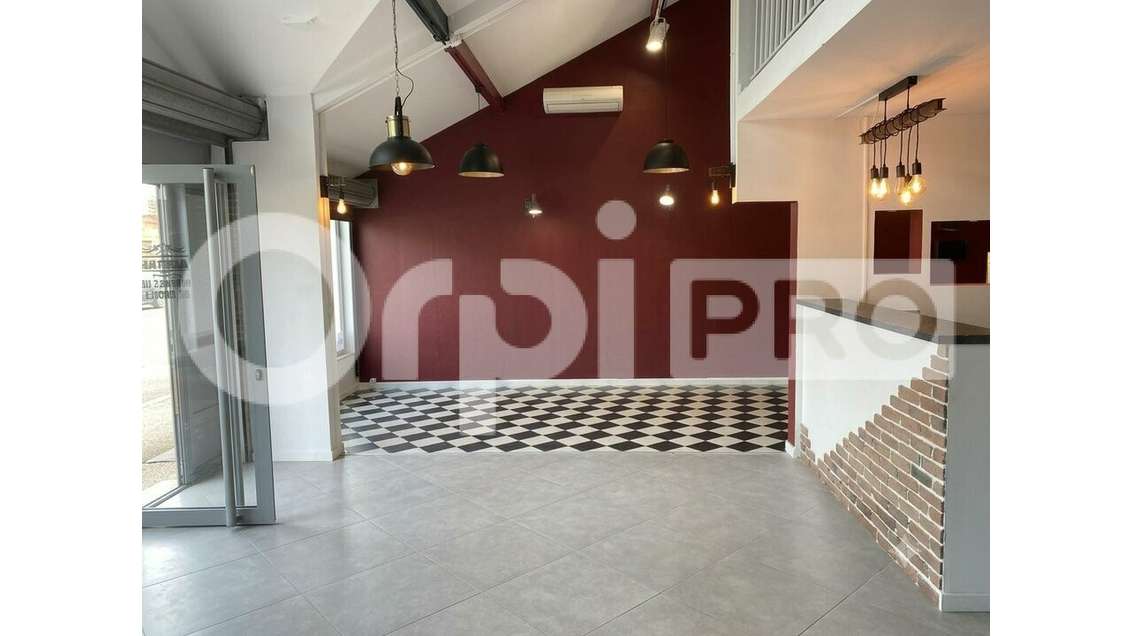 A vendre local commercial de 75m² à Ris Orangis