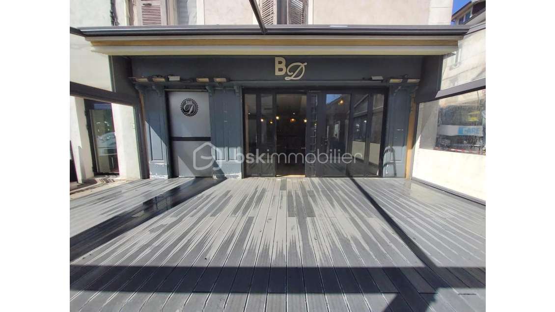 Droit au bail de 90m² emplacement N°1 Rives centre