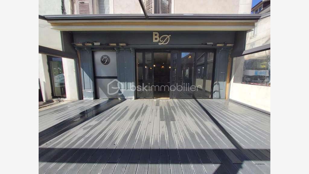 Droit au bail de 90m² emplacement N°1 Rives centre