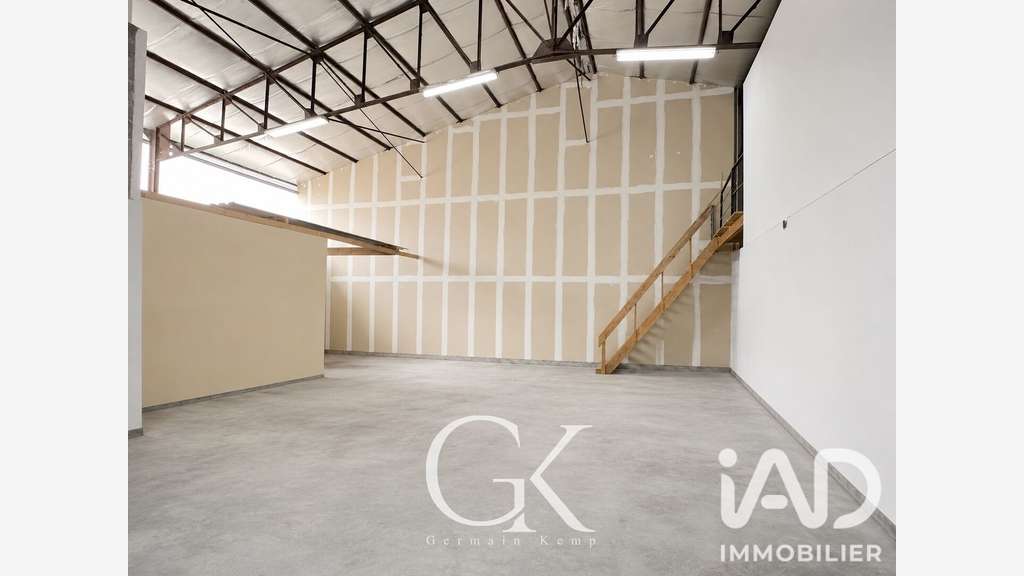 Vente local professionnel de 354m² à Rochetoirin
