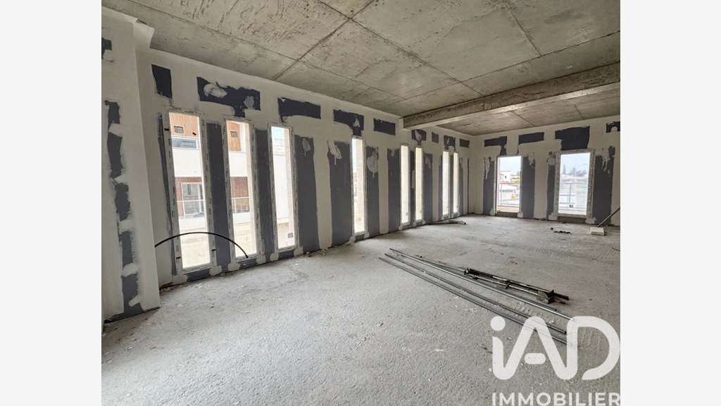 Vente bureau neuf 81m² en étage à Rodilhan