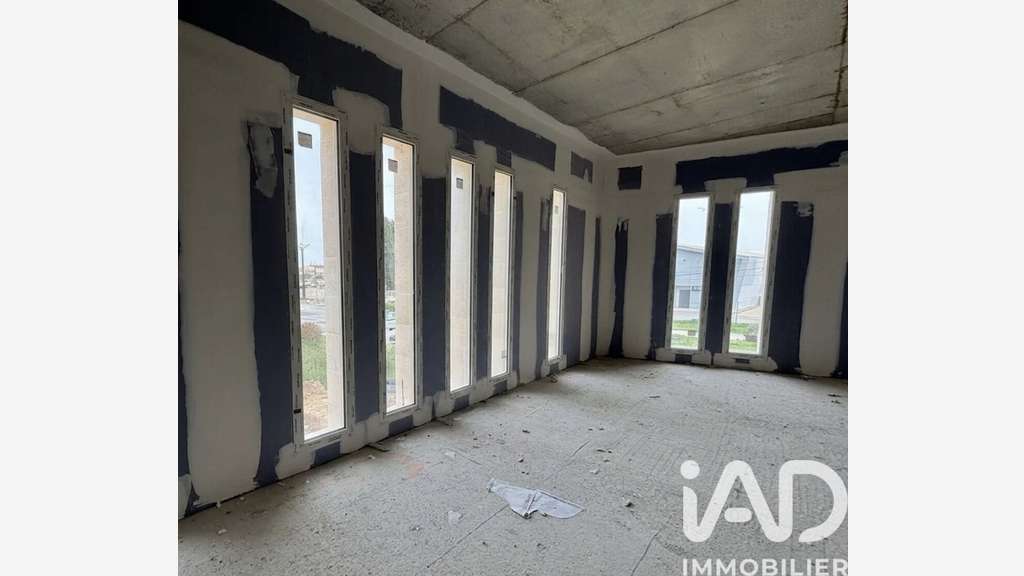 Vente bureau neuf 81m² en étage à Rodilhan