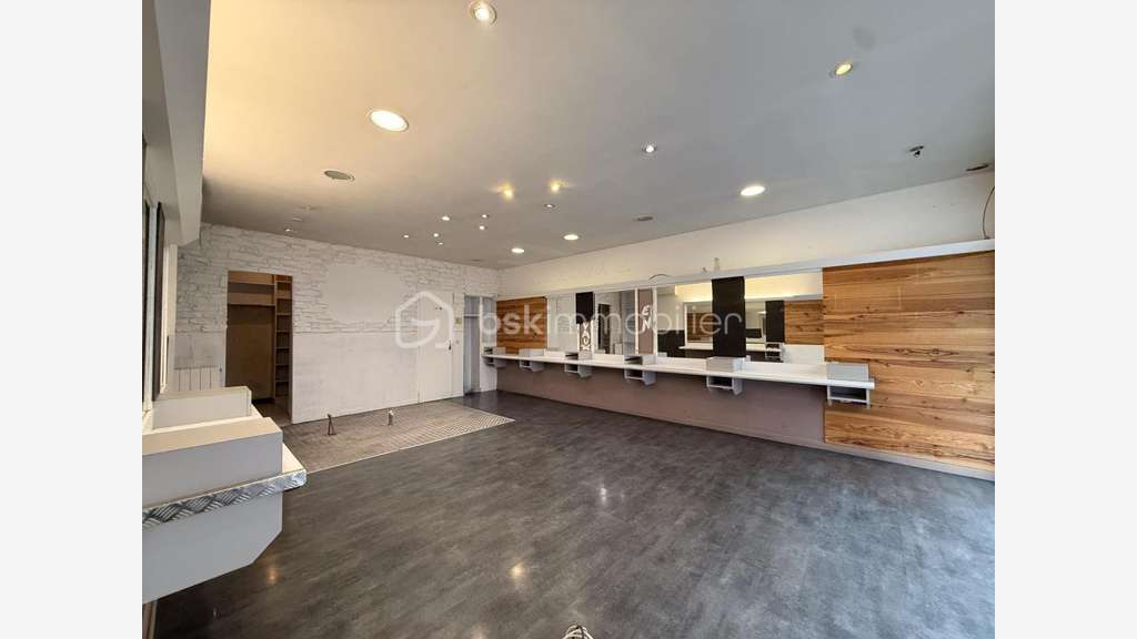 EMPLACEMENT IDEAL - LOCAL COMMERCIAL EN
