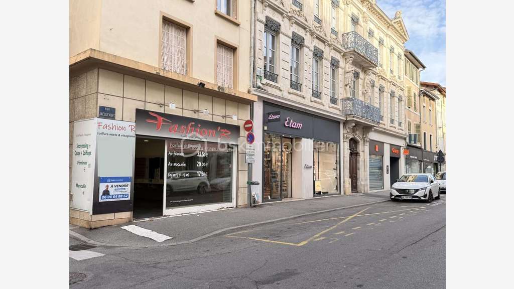 EMPLACEMENT IDEAL - LOCAL COMMERCIAL EN