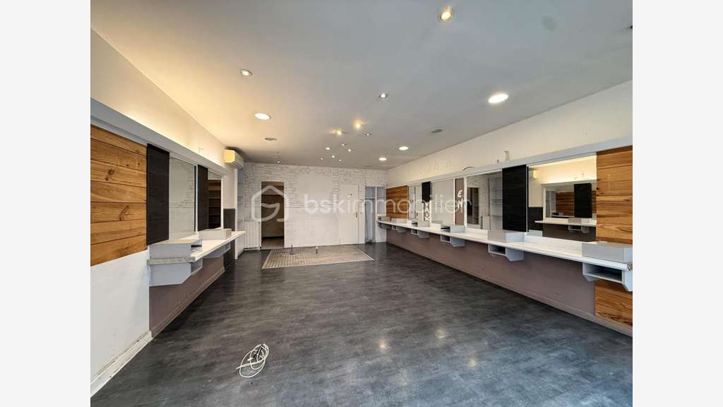 EMPLACEMENT IDEAL - LOCAL COMMERCIAL EN