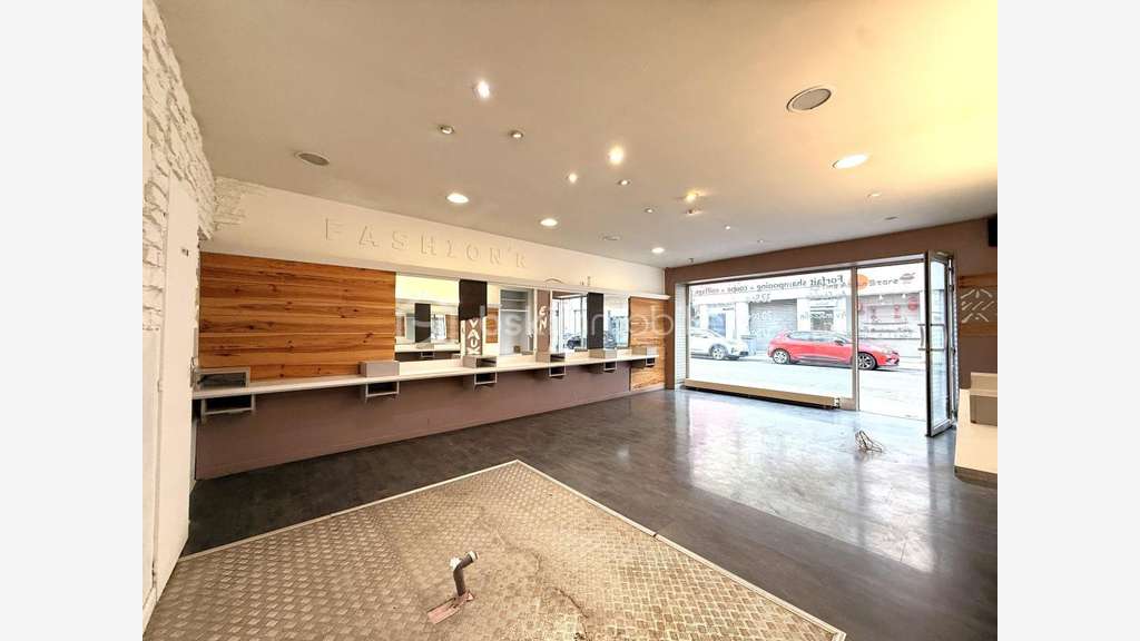 EMPLACEMENT IDEAL - LOCAL COMMERCIAL EN