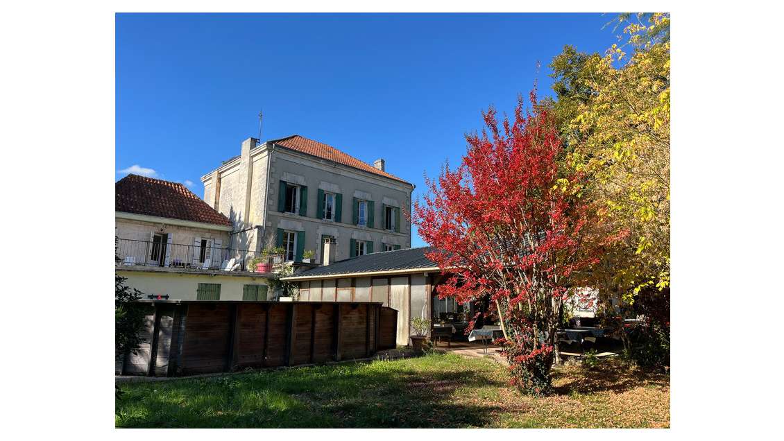 Vente murs hôtel-restaurant à Saint-Aigulin