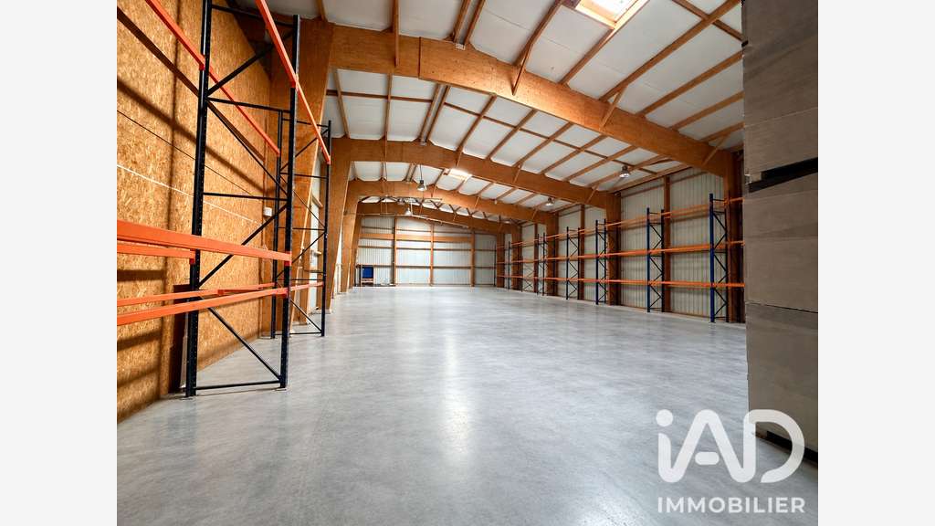 Vente local d’activité 1230m² à St-Aubin-du-Plain