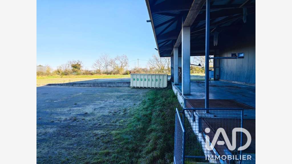 Vente local d’activité 1230m² à St-Aubin-du-Plain
