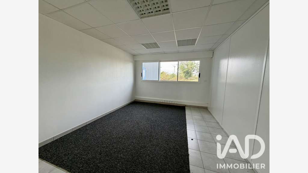 Vente local d’activité 1230m² à St-Aubin-du-Plain