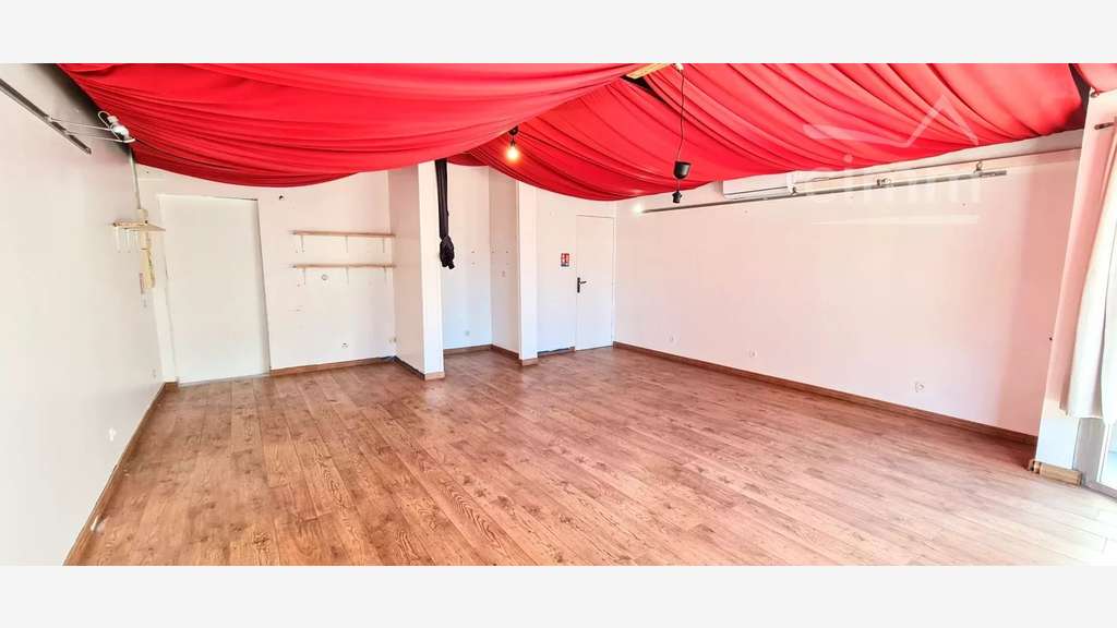 AV local commercial 65m² proche port Saint-Cyprien