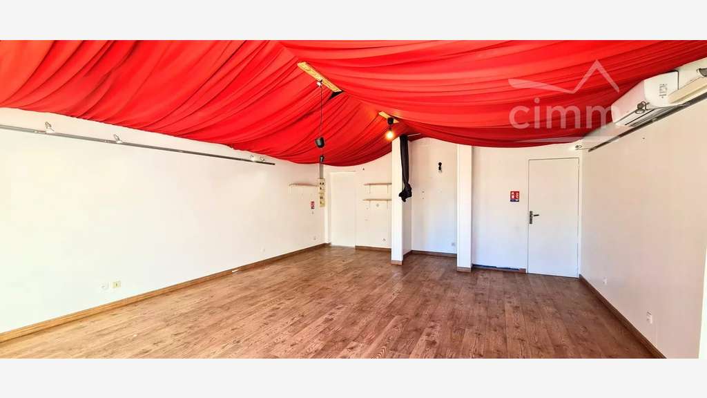 AV local commercial 65m² proche port Saint-Cyprien