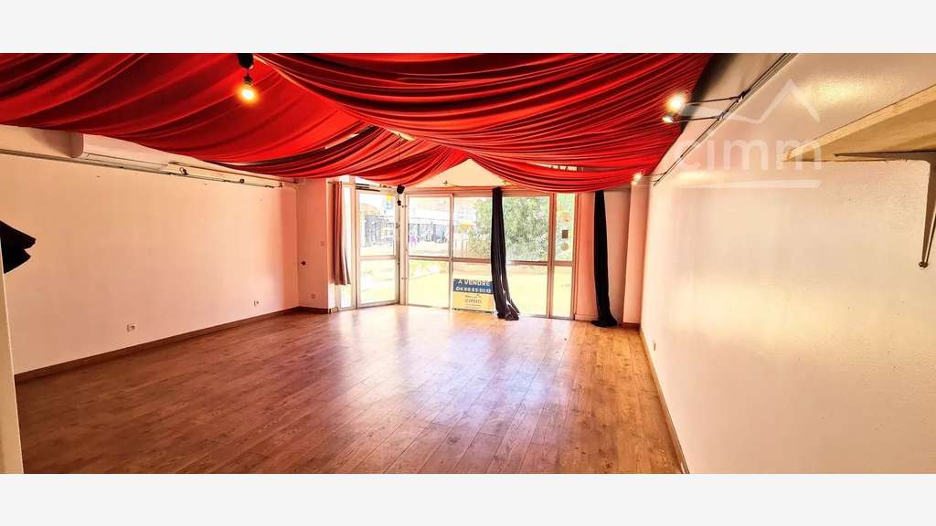 AV local commercial 65m² proche port Saint-Cyprien