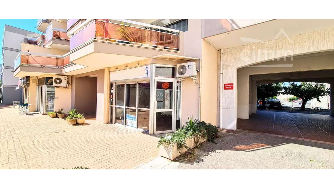AV local commercial 65m² proche port Saint-Cyprien