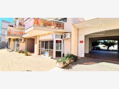 AV local commercial 65m² proche port Saint-Cyprien