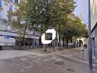 Vente Local commercial 64m² Saint denis