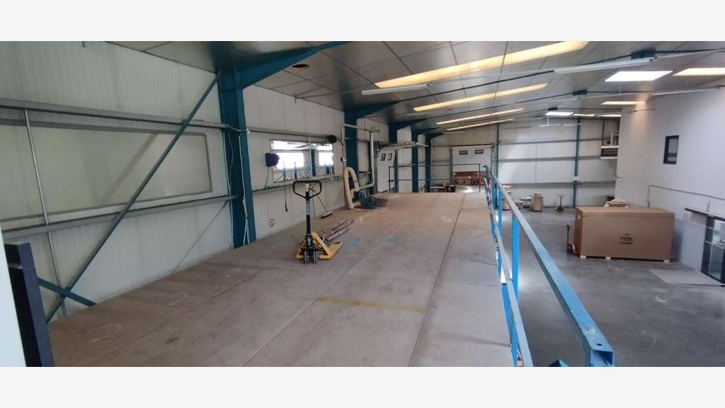 AV bâtiment ind 1950m² à St-Donat-sur-Herbasse