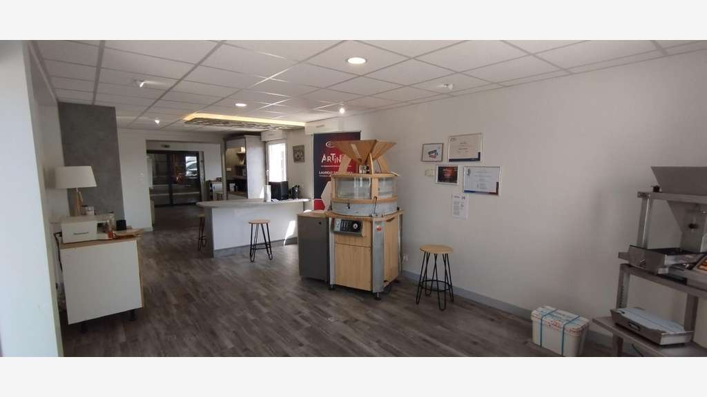 AV bâtiment ind 1950m² à St-Donat-sur-Herbasse
