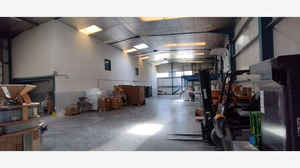 AV bâtiment ind 1950m² à St-Donat-sur-Herbasse