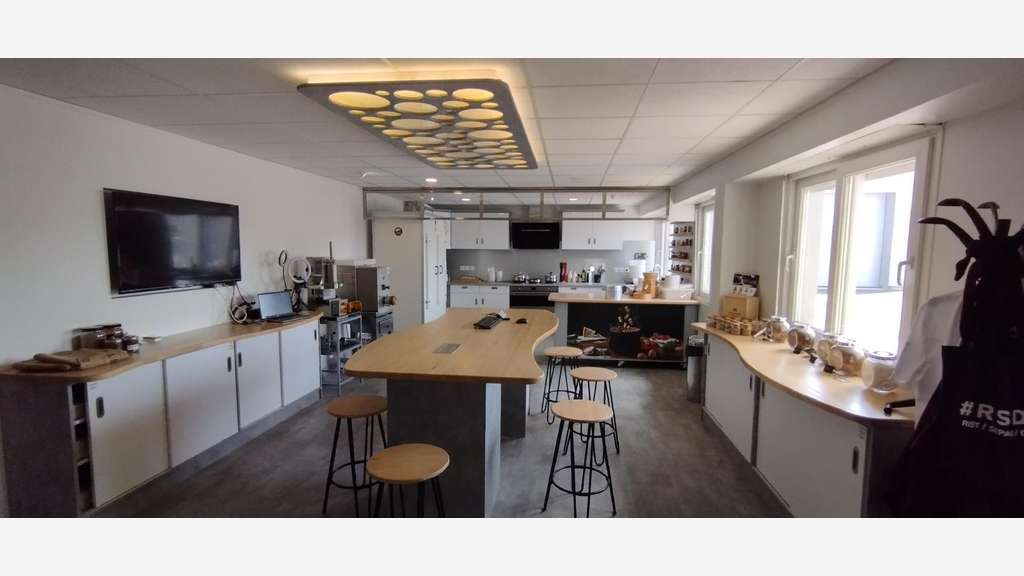 AV bâtiment ind 1950m² à St-Donat-sur-Herbasse