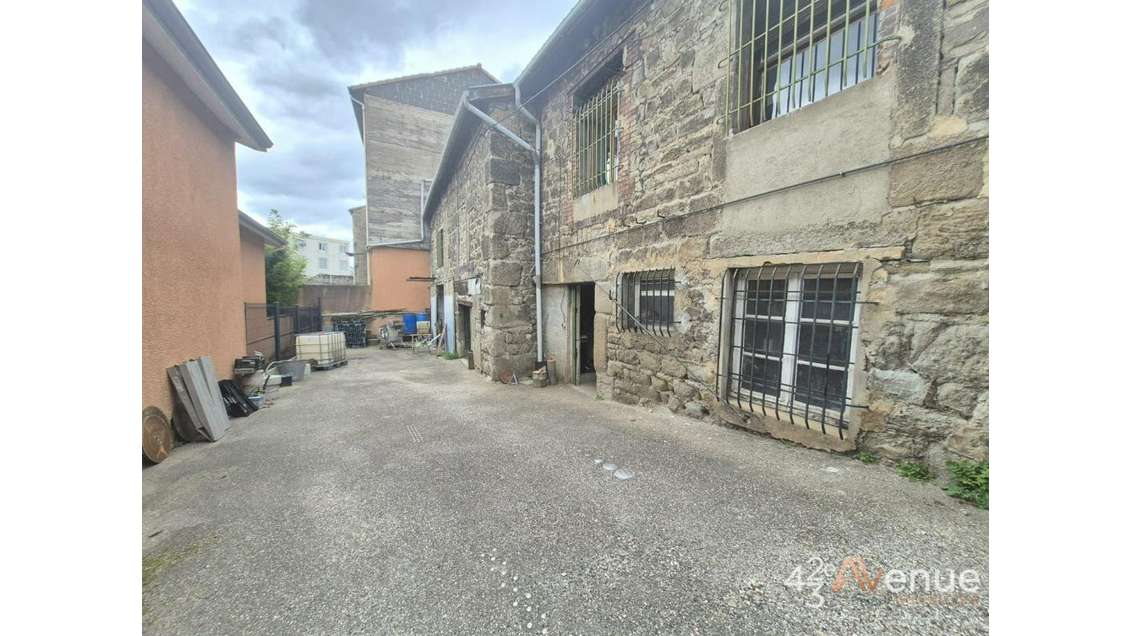 AV local 200m² 2 niveaux à St Étienne Le Soleil