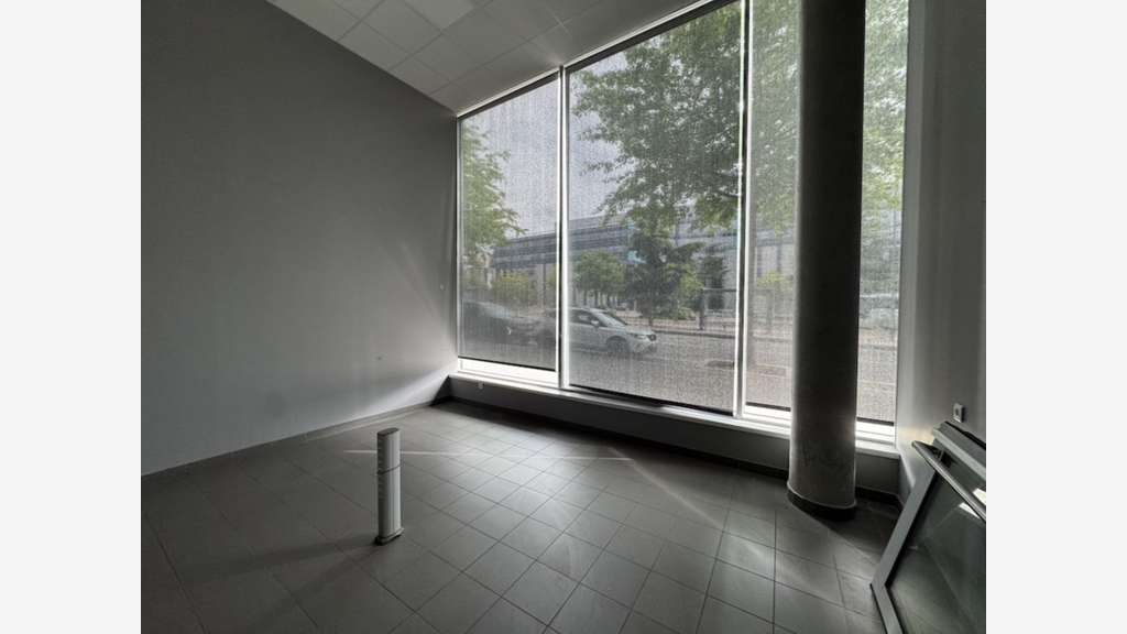 A louer local commercial 196m² Gare Châteaucreux
