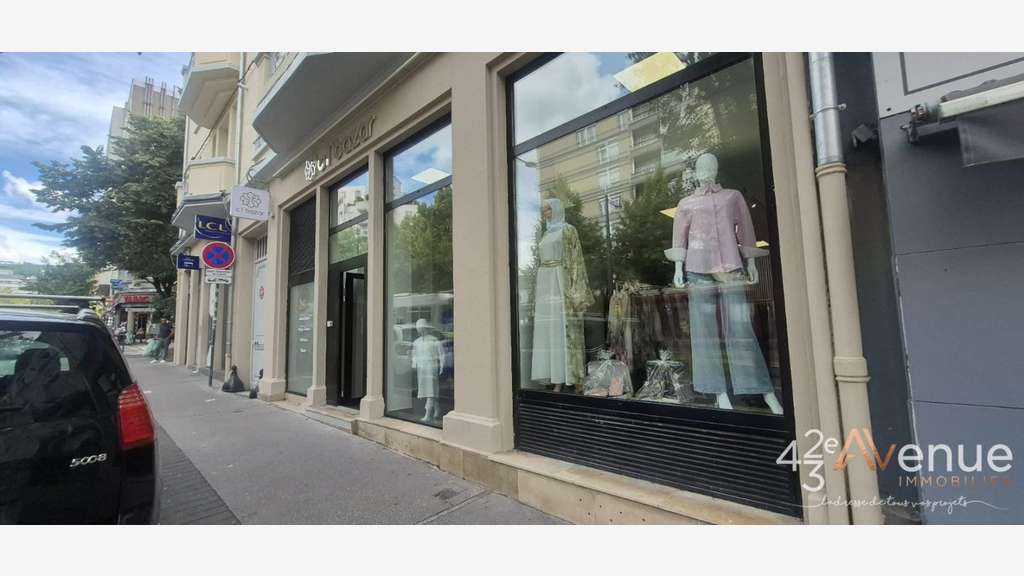 AV local commercial libre 82m²  à Bellevue