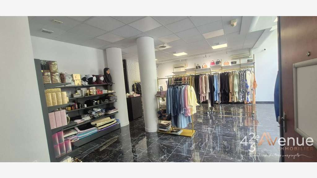 AV local commercial libre 82m²  à Bellevue