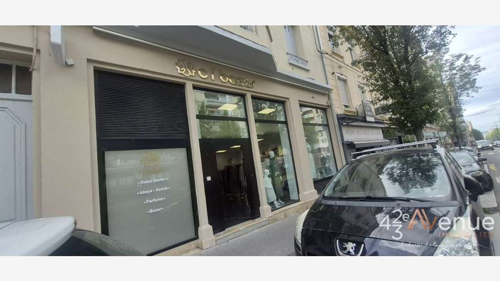 AV local commercial libre 82m²  à Bellevue