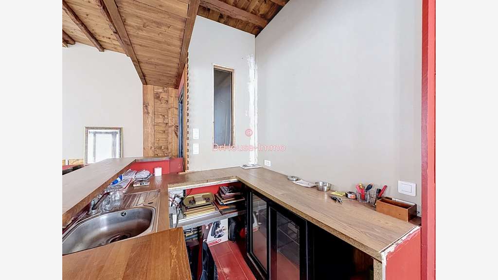 Vente local de caractère 49m² angle à St-Étienne