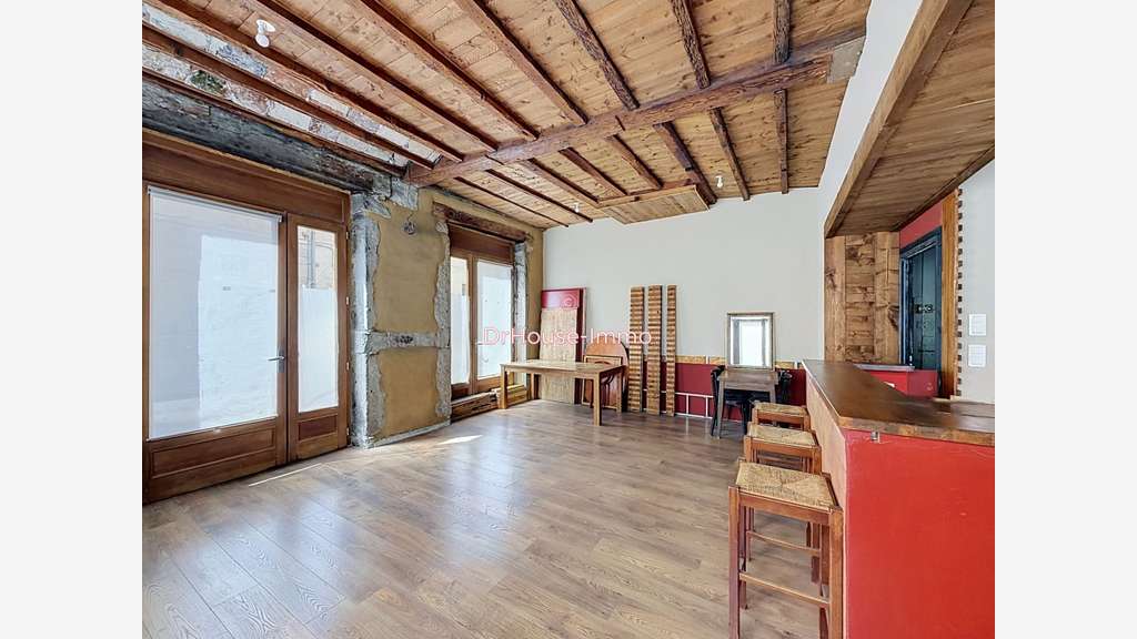 Vente local de caractère 49m² angle à St-Étienne