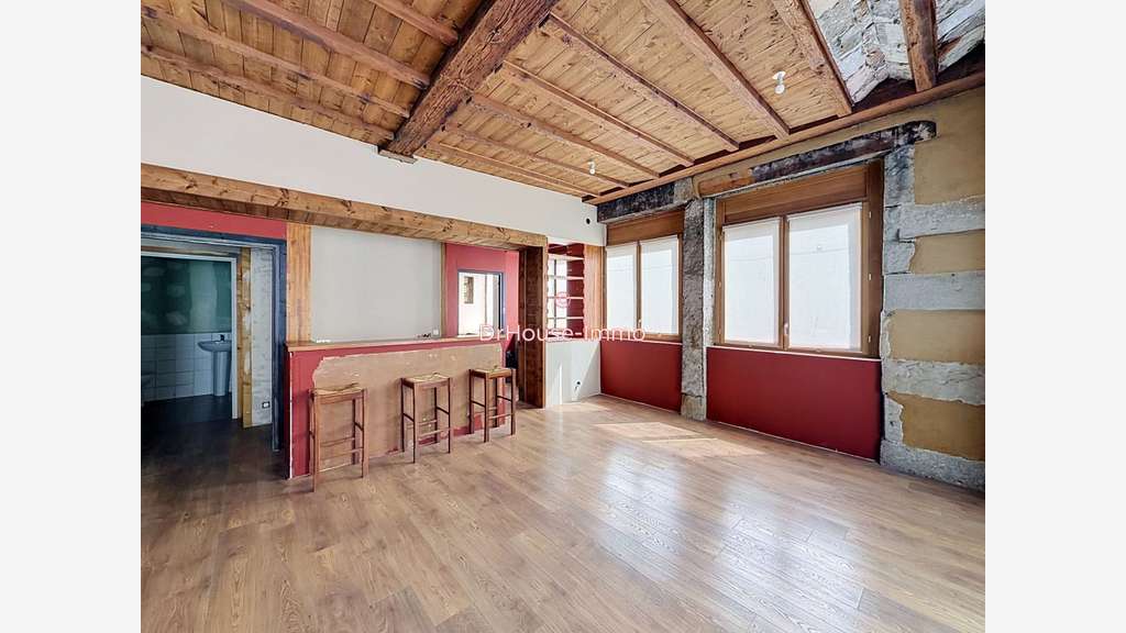 Vente local de caractère 49m² angle à St-Étienne