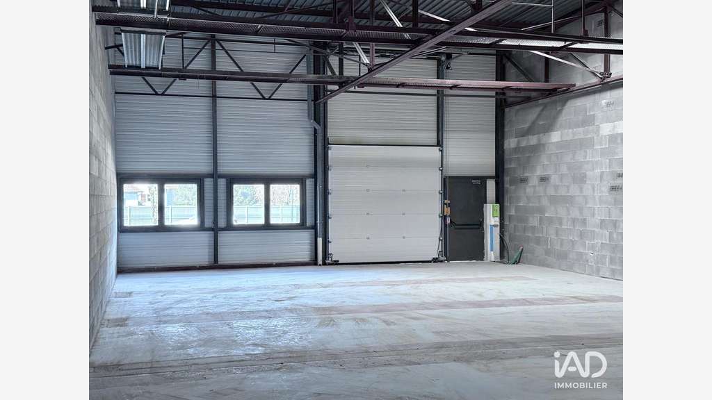 Locaux d’activités 230m²  Saint-Étienne-de-Crossey