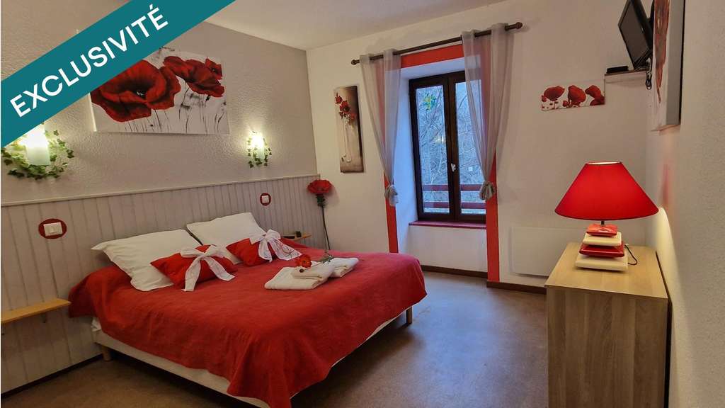 AV ensemble immobilier de 450m² à Saint-Floret