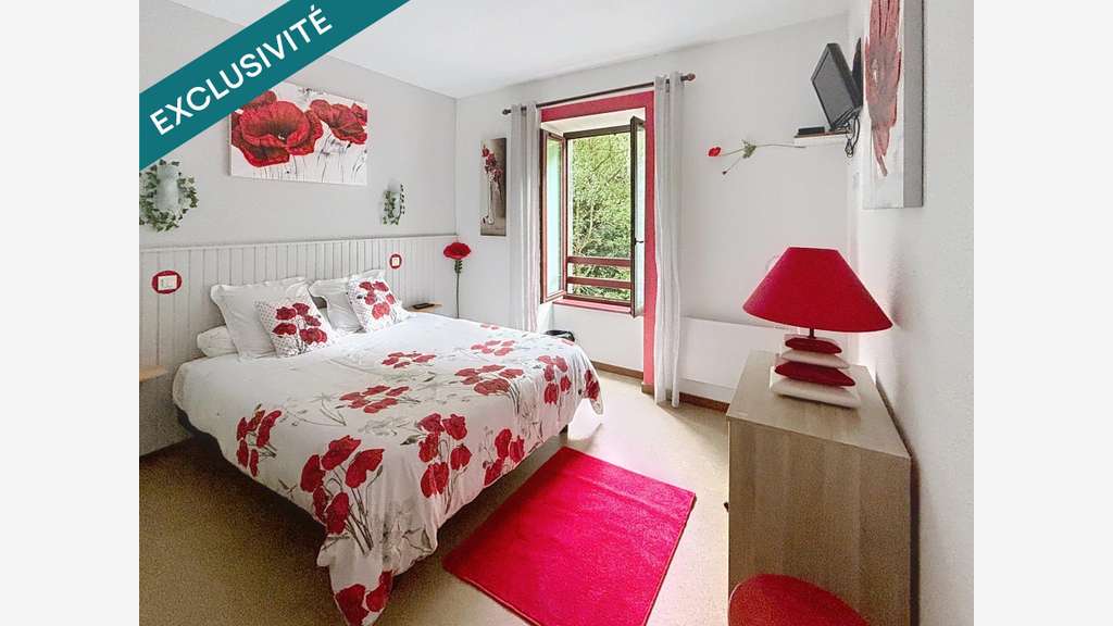 AV ensemble immobilier de 450m² à Saint-Floret