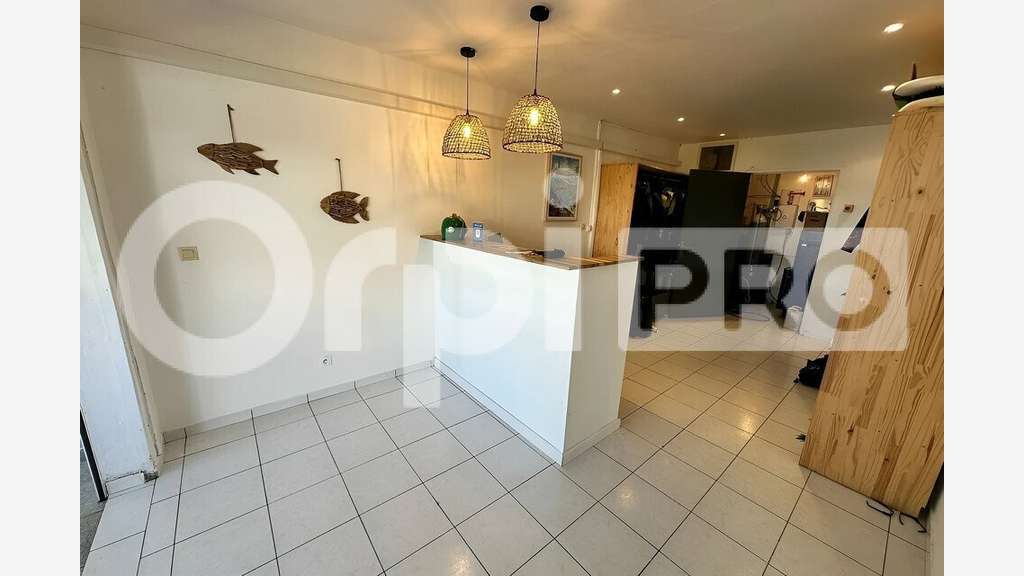 AV local commercial 23m² Marina de Saint-François
