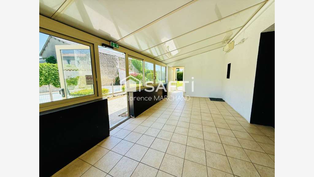 Vente immeuble 215m² restaurant piscine dept 17