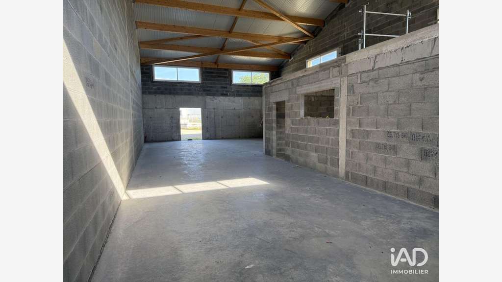 AV local d'activité 255m² à St-Hilaire-de-Chaléons