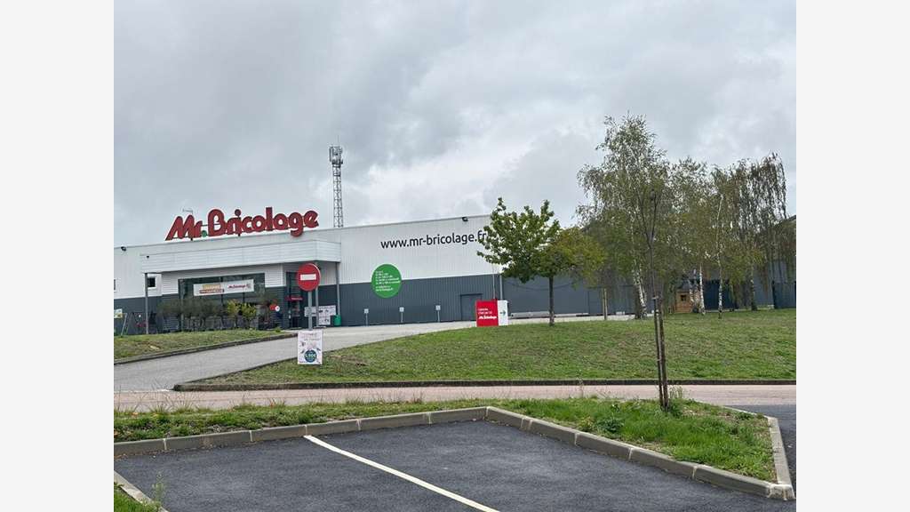 Vente local commercial 55m² + parkings à St Junien