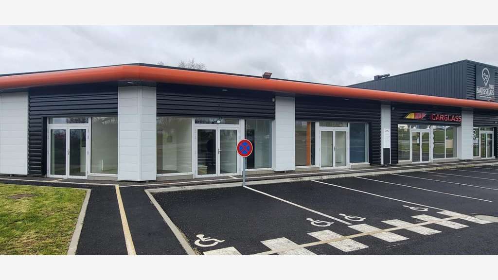 Vente local commercial 55m² + parkings à St Junien