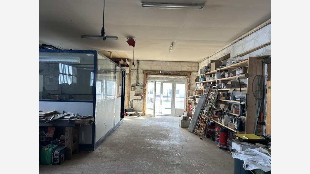 Vente superbe bâtiment 384m² ZA Saint-Junien