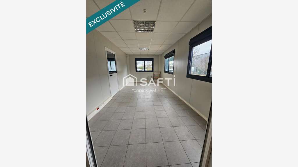 Local industriel 1440m² à vendre à Saint-Laurent 