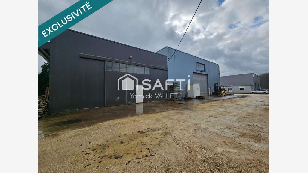 Local industriel 1440m² à vendre à Saint-Laurent 